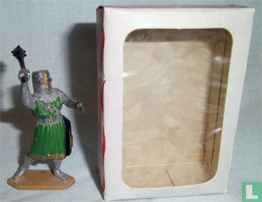 Knight with mace and shield  - Image 3