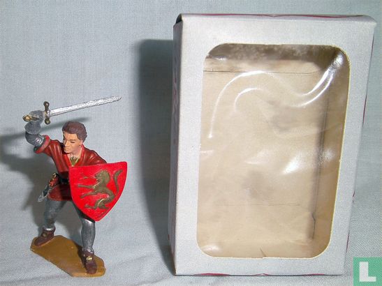 Knight with shield and sword  - Image 3