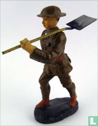 Soldier with shovel - Image 2