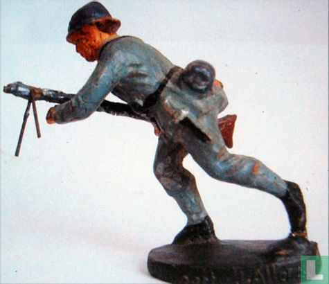 Soldier with machine gun - Image 2