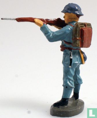 Soldier shooting - Image 2