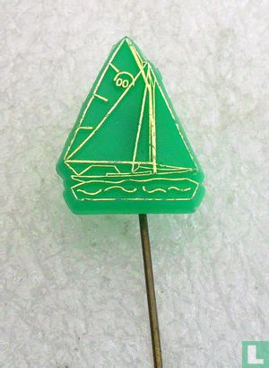 Sailboat 00 [gold on green]