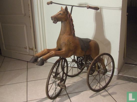   Driewieler in de vorm van een paard - Afbeelding 1