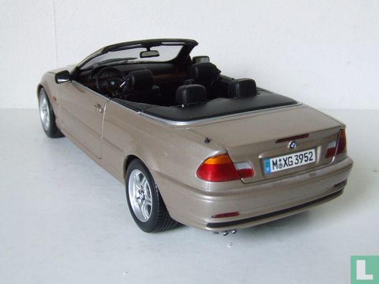 BMW 328i Cabriolet - Image 3