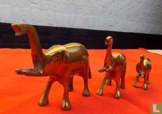 Brass elephants - Image 1