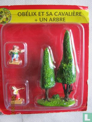 Obélix et sa cavaliere + un arbre - Image 1