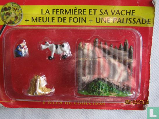 la fermiere et sa vache + meule the foin + Palisade - Image 1