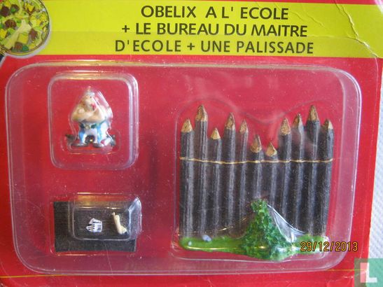 Obelix a l'ecole + le bureau du maitre d'ecole + une palissade - Afbeelding 1