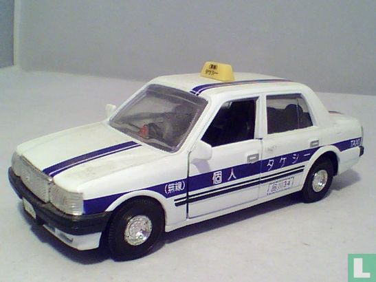 Toyota Crown Comfort Taxi 923