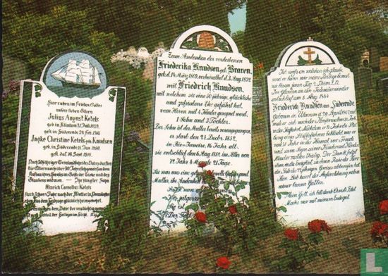 Alte Grabsteine auf dem Friedhof - Bild 1