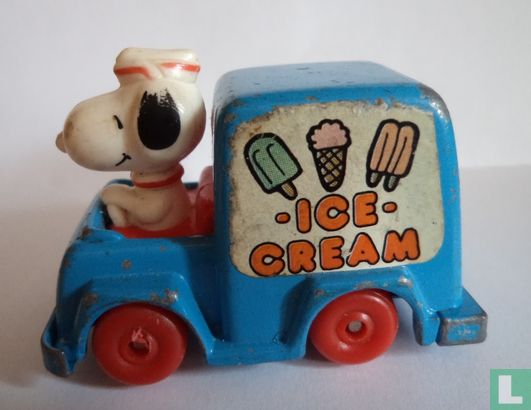 Snoopy in ijswagen - Afbeelding 1