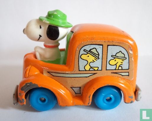 Snoopy as bus driver - Image 1