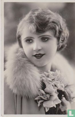 Jonge vrouw met corsage - Afbeelding 1
