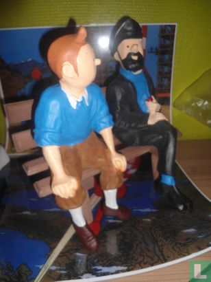 Tintin et le capitaine Haddock sur un canapé