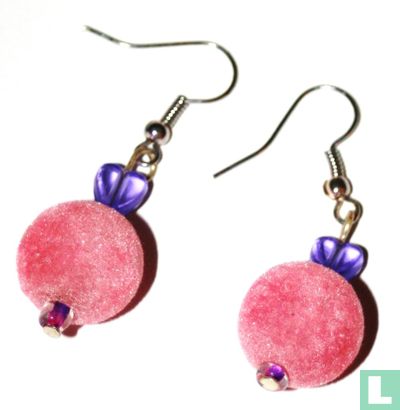 Fluweel Roze Oorbellen met paars Hartje - Image 2