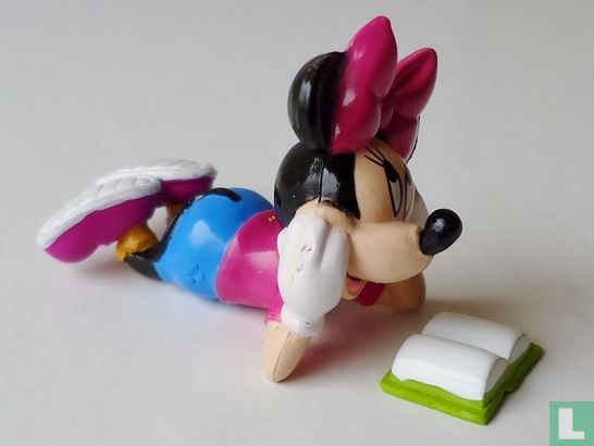 Minnie Mouse met boek - Afbeelding 1