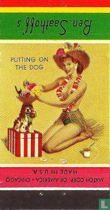 Pin up 40 ies putting on the dog - Afbeelding 2
