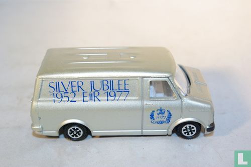 Bedford CF Van "Silver Jubilee" - Afbeelding 2