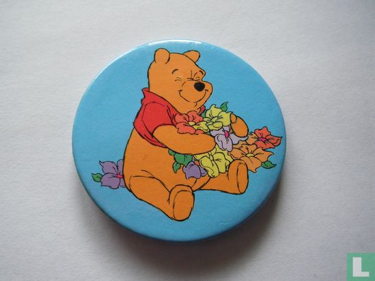 Winnie The Pooh met  bloemen