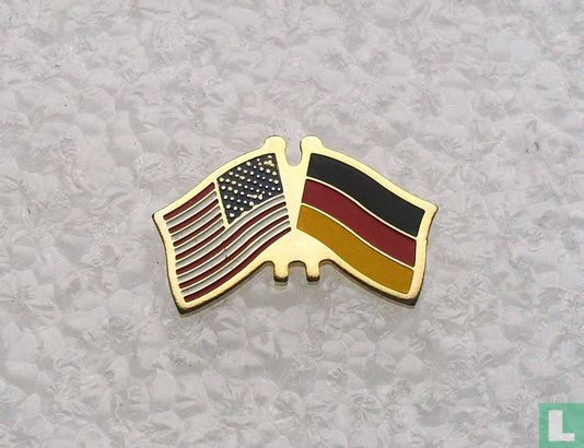Amerikaanse en Duitse vlag