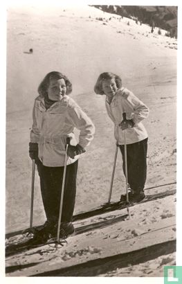 De Prinsesjes Beatrix en Irene skiën in de omgeving van Sankt Anton