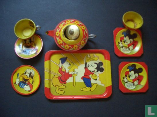 Mickey Mouse theeservies met Donald in rode jas - Image 1