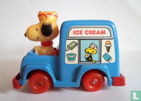 Snoopy in ijswagen - Afbeelding 1