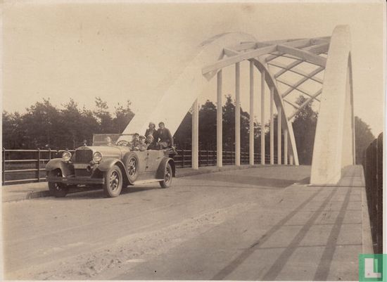 Mercedes bij Eefdese brug ca. 1935
