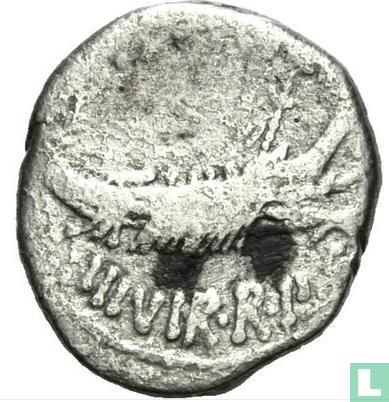 Römische Republik AR-Denar Mark Antony. Patrae in den Schatten 32-31 v. Chr. - Bild 1