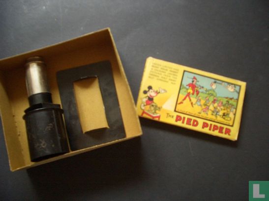 1950`S/ 60`S BOXED MICKEY MOUSE TOY LANTERN OUTFIT WITH FULL COLOUR SLIDES. - Afbeelding 2