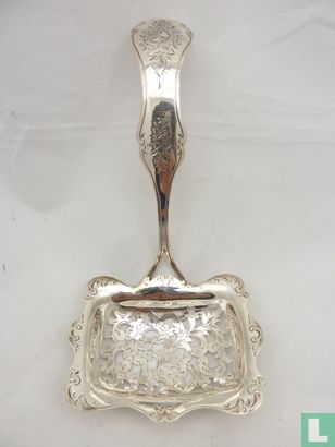 Zilveren strooilepel met gravédecor,1857 - Afbeelding 2