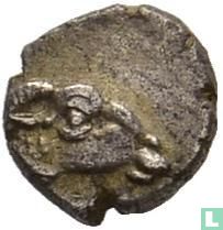 Carië, Onzekere muntplaats.  AR7 hemiobool  ca. 400-350 BCE - Afbeelding 1