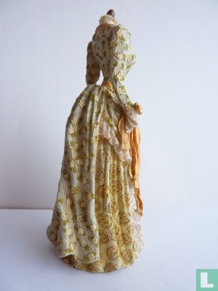 Mannequin with light green dress with Golden details - Image 2