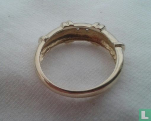 Een antieke 14-karaat gouden ring. - Image 3