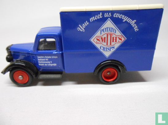 Bedford 30CWT Box Van 'Smith’s Crisps' - Image 2