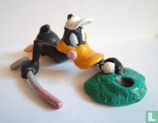 Daffy Duck as golfer