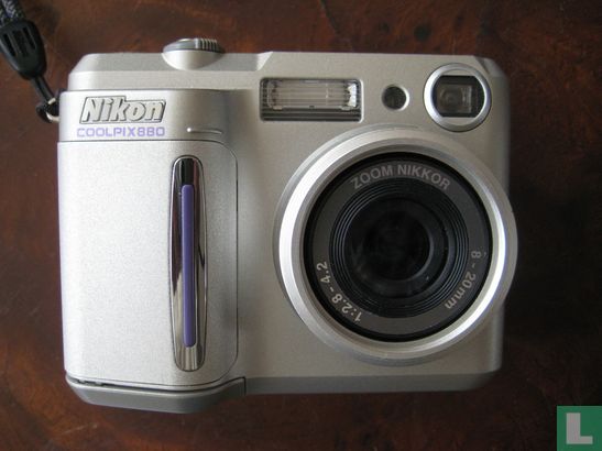 Nikon Coolpix 880 - Image 1