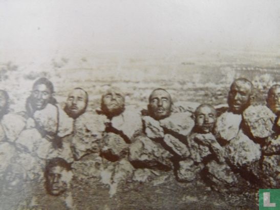 Foto van onthoofde geëxecuteerden, China. Ca. 1890. - Afbeelding 3
