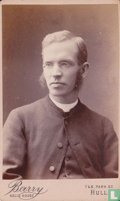 Vicar with sideburns and glasses - Afbeelding 1