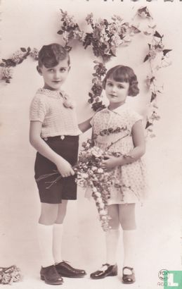 Jongen en meisje met bloemen - Afbeelding 1