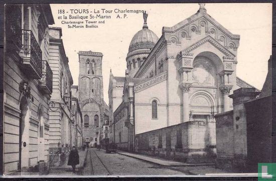 Tours, La Tour Charlemagne et la Basilique St-Martin