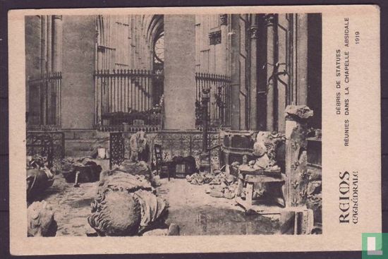 Reims, Cathedrale - Debris de Statues reunies dans le Chapelle absidale