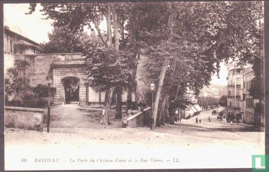 Bayonne, La Porte du Chateau Vieux et la Rue Thiers