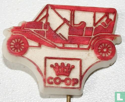 CO-OP (antique car) [red]