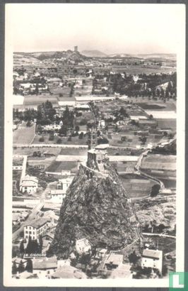 Le Puy, Vue de la Chapelle St. Michel d'Aiguilhe et du chateau de Polignac