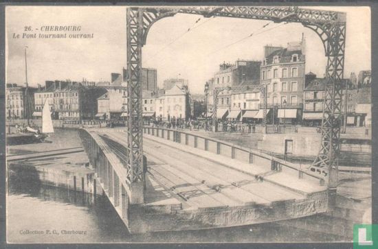 Cherbourg, Le Pont tournant ouvrant