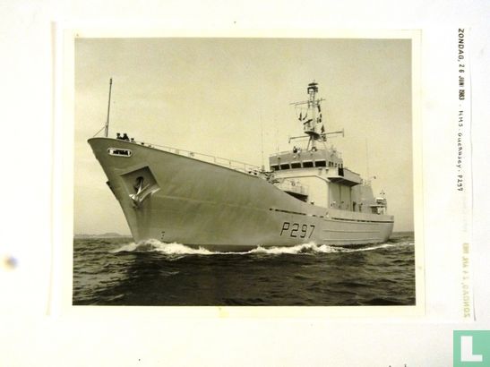 Originele foto  HMS Guernsey P297 - Image 1