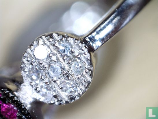 Witgouden 18k ring met 14 diamantjes (ca 0,07ct) en 14 robijntjes - Afbeelding 3