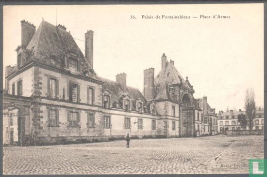 Palais de Fontainebleau, Place d'Armes