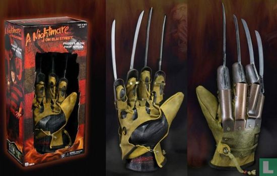 Freddy Krueger Prop Replica Glove - Image 2